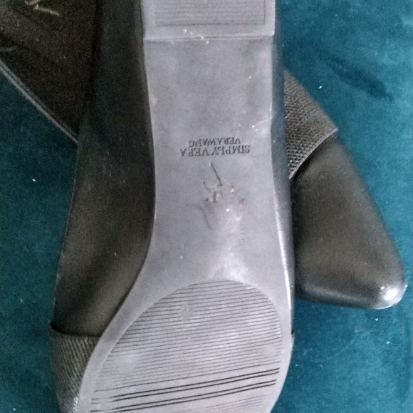 Vera Wang Shoes - Picture 2 of 7